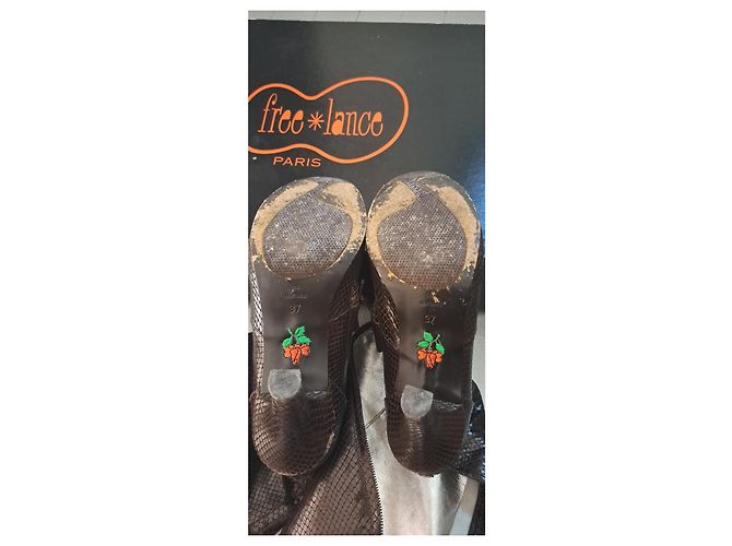 Botas Free Lance de cuero marrón efecto cocodrilo Marrón oscuro - vista 12