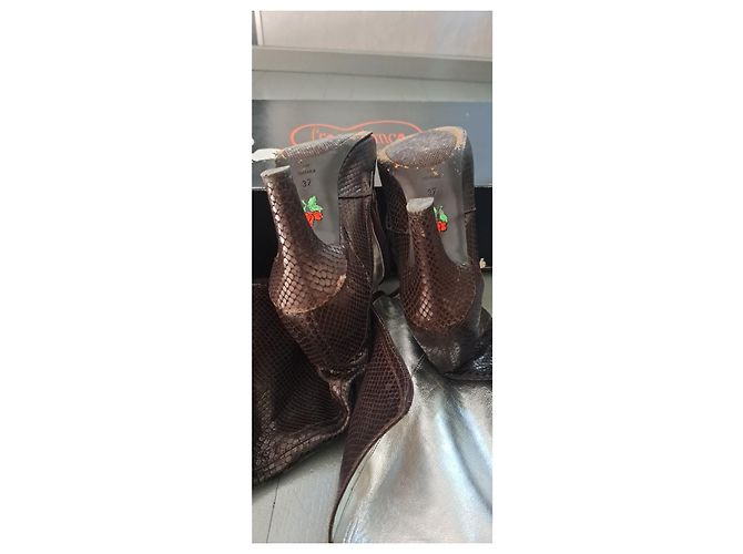 Botas Free Lance de cuero marrón efecto cocodrilo Marrón oscuro - vista 15