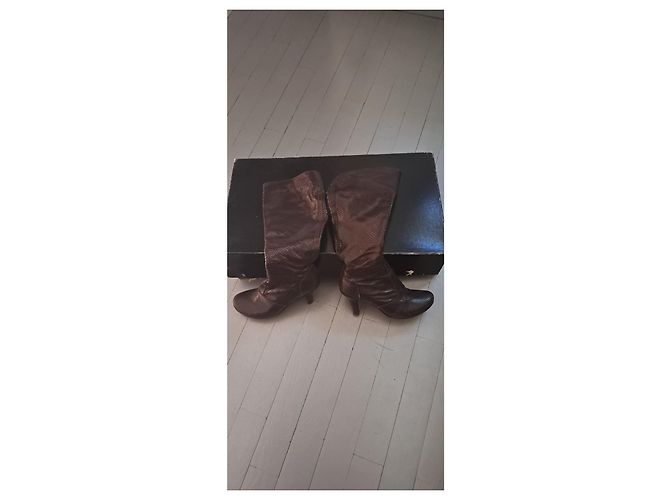 Botas Free Lance de cuero marrón efecto cocodrilo Marrón oscuro - vista 7