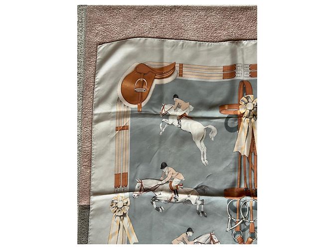 Hermès Seidenschal Jumping Braun Beige Weiß - Ansicht 2
