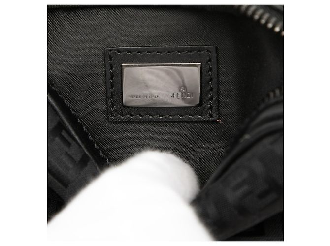 Fendi Mini Zucchino Nero in Tela con Zip a Tracolla - vista 5