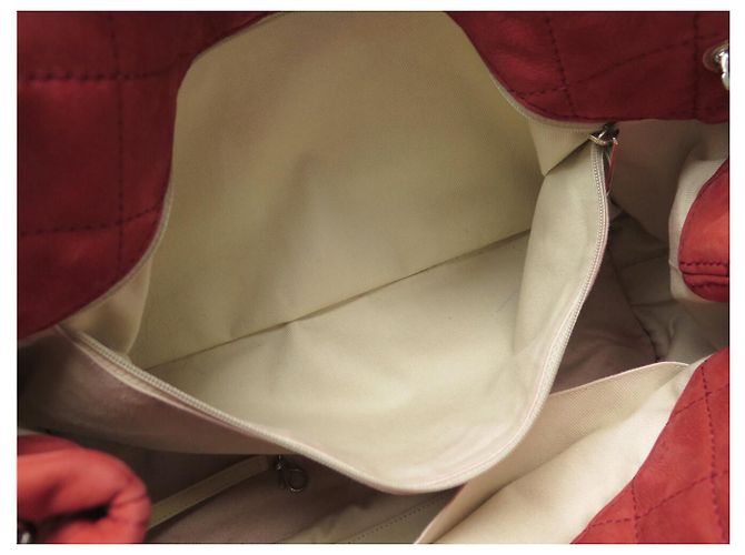 SAC A MAIN CHANEL ULTRA SOFT SHOPPING LOGO CC EN CUIR SUEDE ROUGE HAND BAG - vue 14
