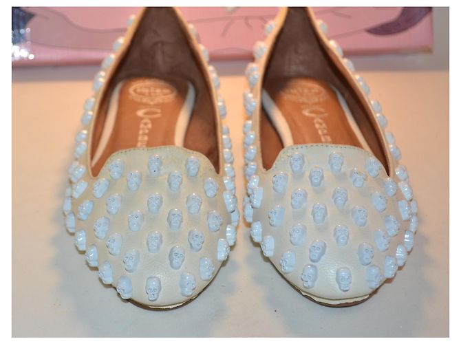 bailarinas Jeffrey Campbell con calaveras eggshell efecto piel Blanco roto - vista 2