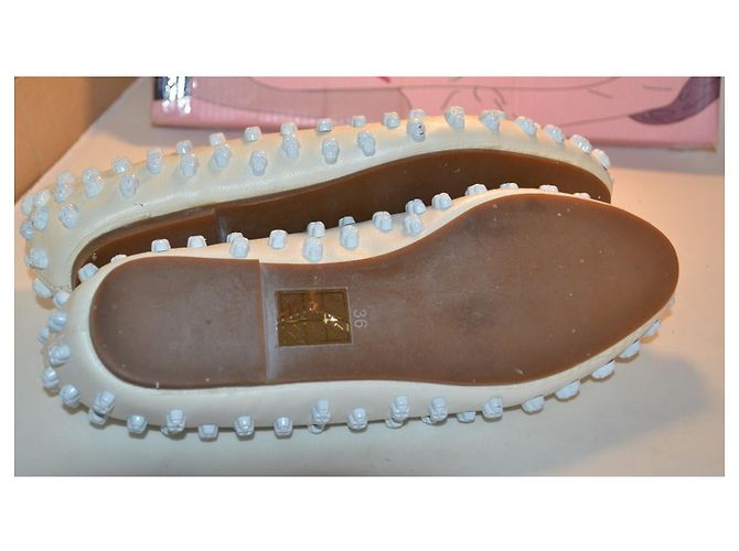 bailarinas Jeffrey Campbell con calaveras eggshell efecto piel Blanco roto - vista 5