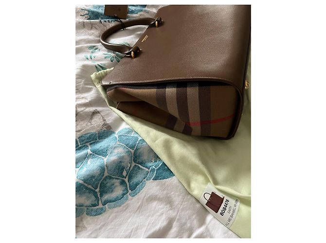 Bolsa de mão Burberry Banwell em couro bege - vista 12