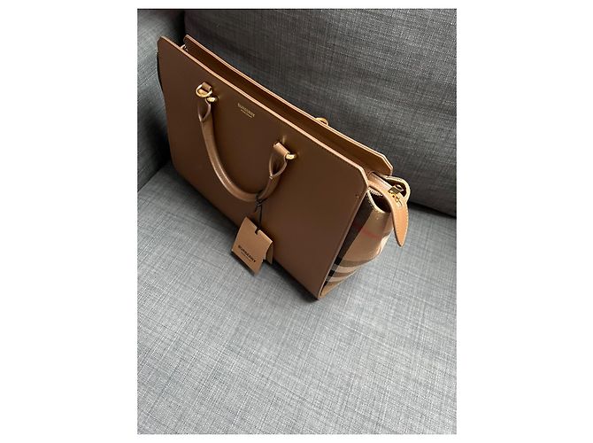 Bolsa de mão Burberry Banwell em couro bege - vista 5