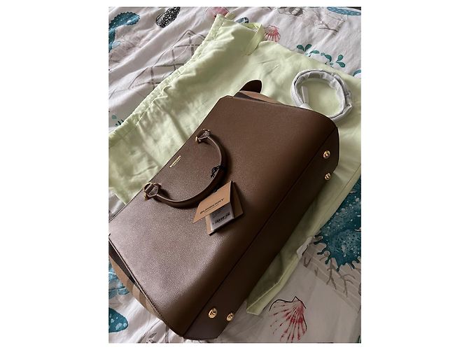 Bolsa de mão Burberry Banwell em couro bege - vista 6