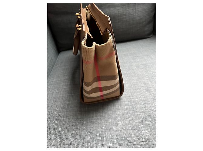 Bolsa de mão Burberry Banwell em couro bege - vista 7