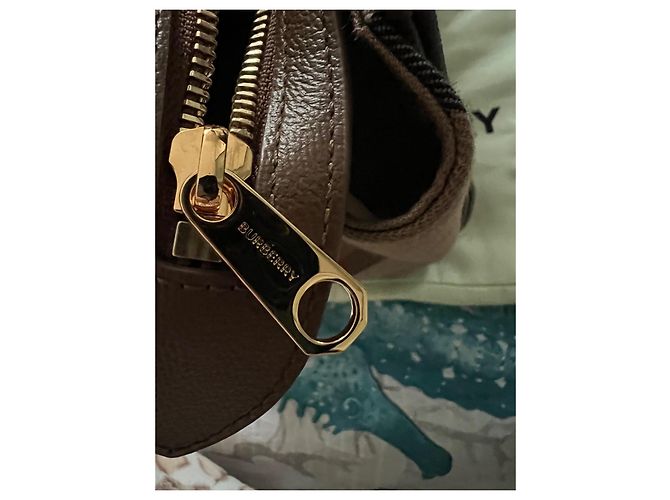Bolsa de mão Burberry Banwell em couro bege - vista 8