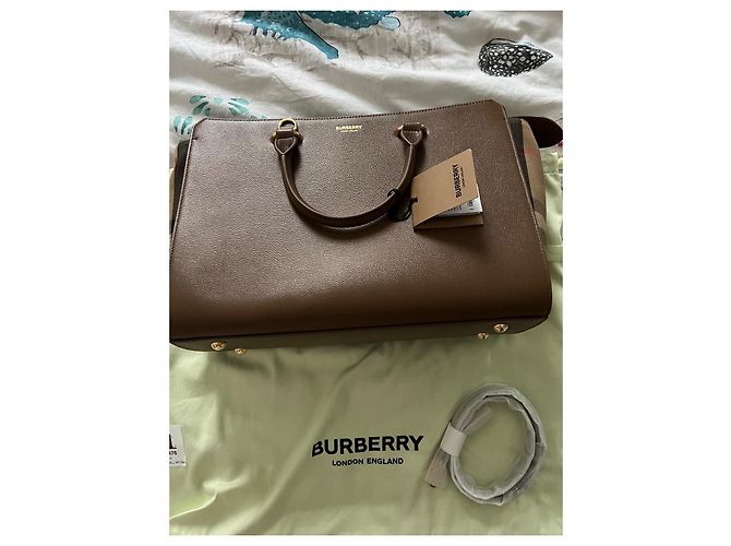 Bolsa de mão Burberry Banwell em couro bege - vista 9
