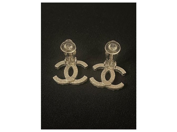 Chanel CC Perlenohrringe Silber Weiß - Ansicht 4