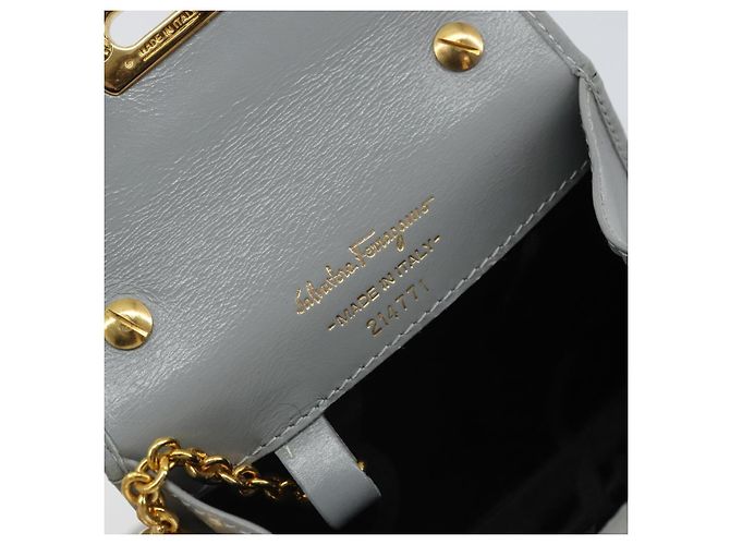 Pochette a spalla con catena Gancini in suede grigio e oro Auth 163100V di Salvatore Ferragamo - vista 11