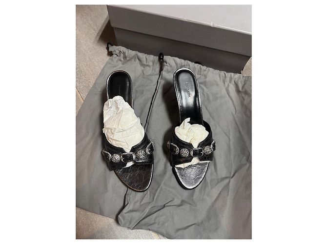Sandali Balenciaga in pelle nera decorati con cristalli Nero - vista 3