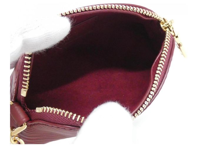 Bolso de cosméticos Epi de Louis Vuitton Roja - vista 6