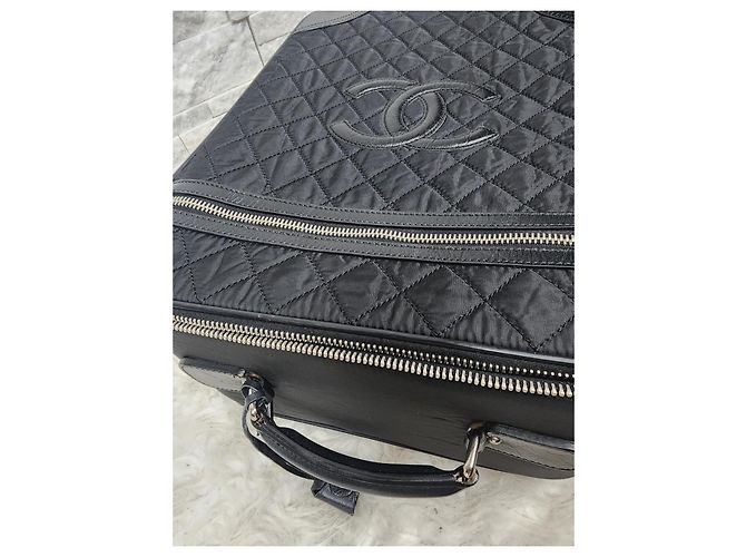 Trendy CC Mala Chanel de nylon acolchoado preto com 2 rodas CC - vista 10