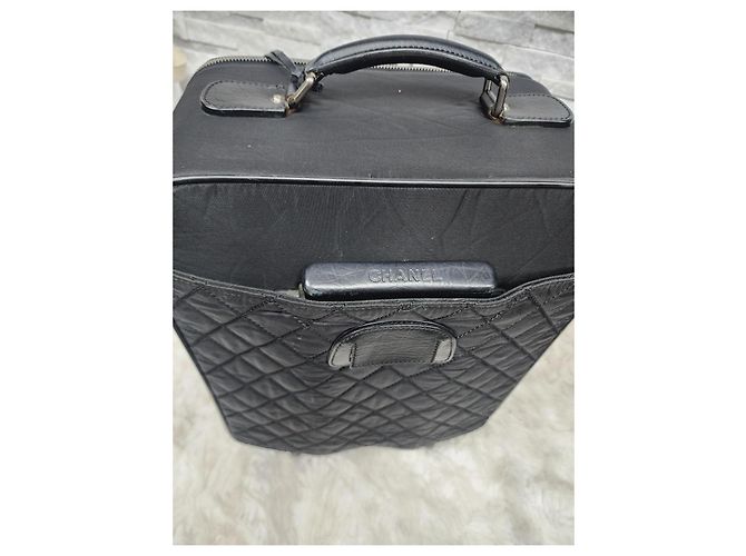 Trendy CC Mala Chanel de nylon acolchoado preto com 2 rodas CC - vista 6