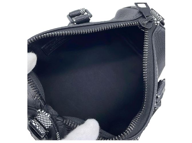 Louis Vuitton Keepall XS Damier Distorted City Nero - vista 9