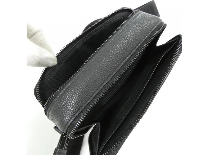 Borsa a Spalla Louis Vuitton LV Aerogram Alpha Wearable Wallet Nero - vista 10