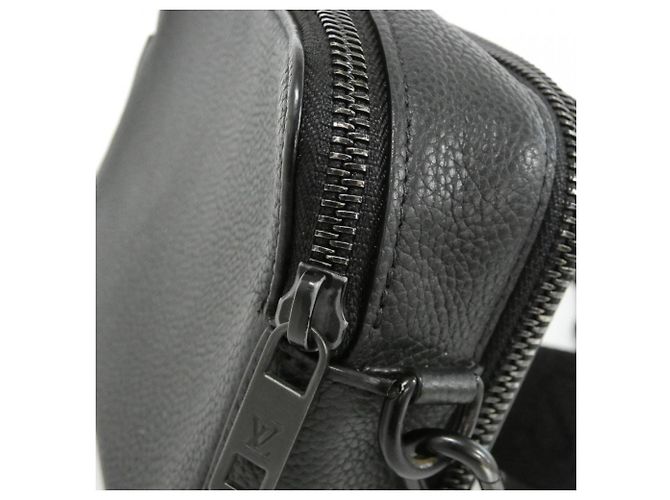 Borsa a Spalla Louis Vuitton LV Aerogram Alpha Wearable Wallet Nero - vista 7