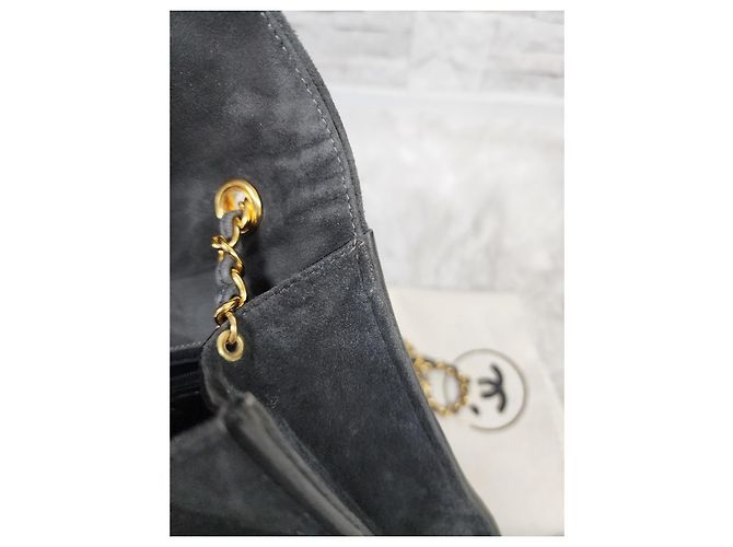 Gabrielle Magnífico saco Chanel com aba em camurça cinza acolchoada com pompom Cinza antracite - vista 13