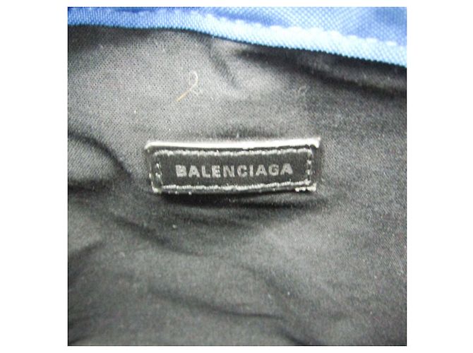 Borsa Balenciaga Neo Basket 630708 in blu e bianco - vista 16