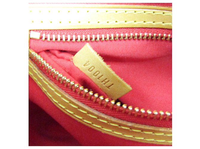 Borsa Louis Vuitton Monogram Vernis Reade PM in Rouge Rosso - vista 17