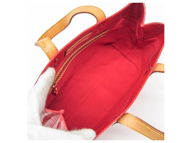 Borsa Louis Vuitton Monogram Vernis Reade PM in Rouge Rosso - vista 3