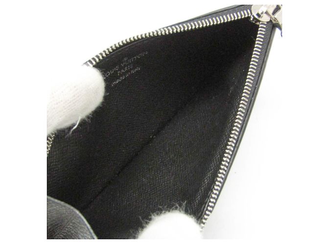 Tarjetero de monedas Taiga Louis Vuitton M30271 Negro Monograma - vista 3