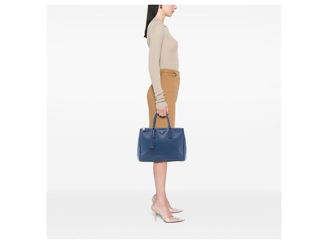 Prada Grande Tote Galleria Double Zip in Saffiano Lux Blu - vista 6