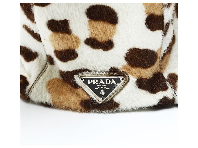 Bolso de cadena de cuero marrón con coleta y estampado de leopardo de Prada Castaño - vista 8