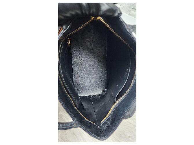 Chanel Handtasche aus Kaviarleder mit Medaillon Schwarz - Ansicht 10