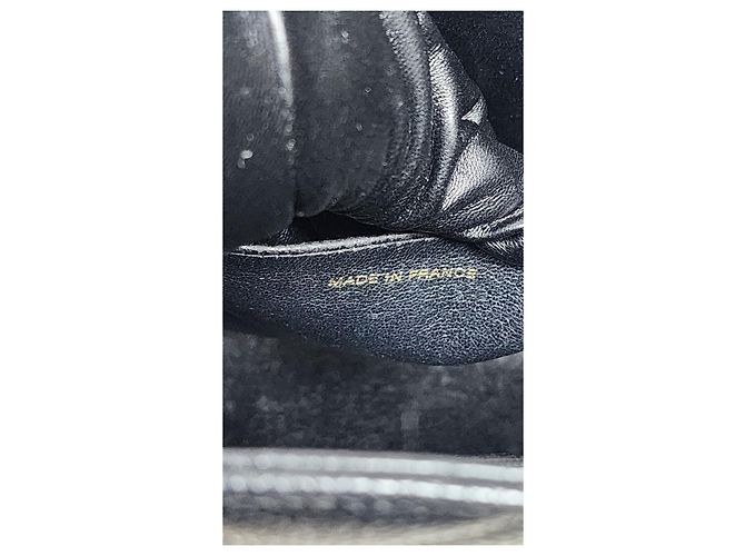 Chanel Handtasche aus Kaviarleder mit Medaillon Schwarz - Ansicht 11
