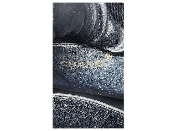 Chanel Handtasche aus Kaviarleder mit Medaillon Schwarz - Ansicht 12