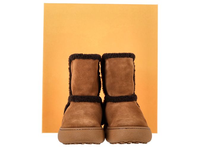 Tod's Kate Shearling Stiefel aus braunem Wildleder - Ansicht 2