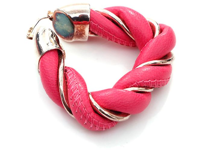 Brincos de argola prateada e couro rosa da Bottega Veneta - vista 5