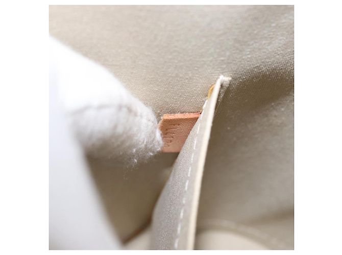 Louis Vuitton Alma Monogram Vernis PM Beige - vista 7