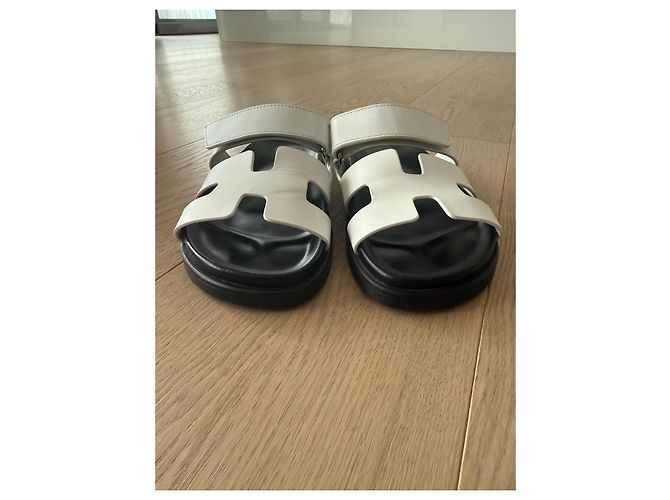 Chypre Sandalen von Hermès Schwarz Weiß - Ansicht 4