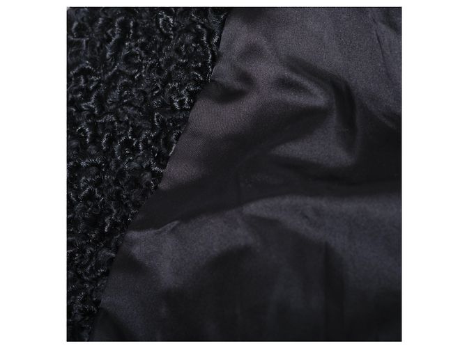 Autre Marque Kurze Jacke aus lockigem Lammfell Collection Privée Schwarz - Ansicht 5