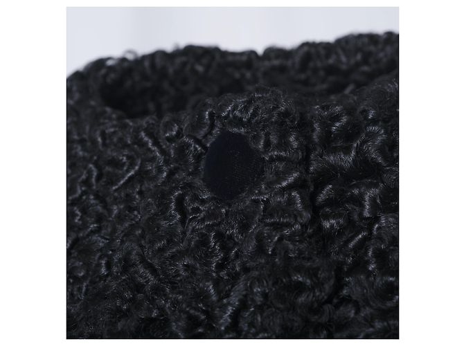 Autre Marque Kurze Jacke aus lockigem Lammfell Collection Privée Schwarz - Ansicht 6