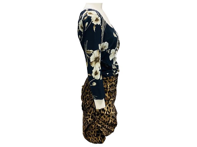 Abito mini in seta nera con stampa floreale multicolore e leopardata di Dolce & Gabbana Nero - vista 2