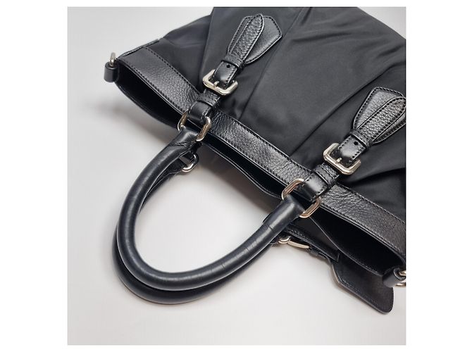 Prada Schwarze Nylon-Tote (Rinderlederbesatz) - Ansicht 15