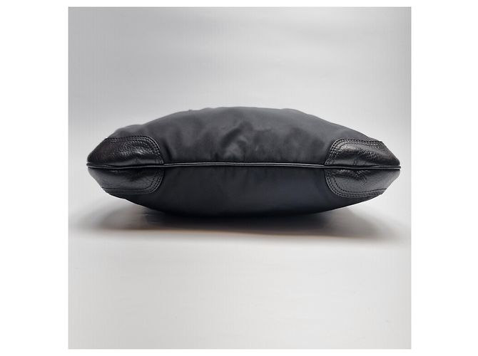 Prada Schwarze Nylon-Tote (Rinderlederbesatz) - Ansicht 16