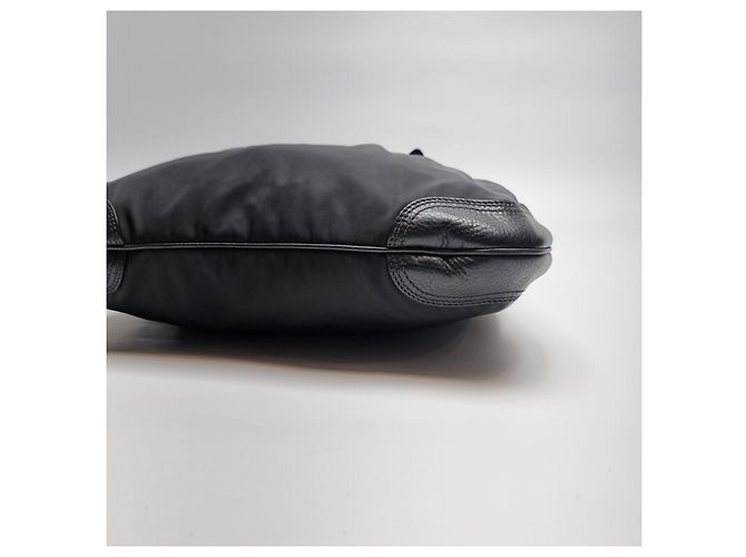 Prada Schwarze Nylon-Tote (Rinderlederbesatz) - Ansicht 17
