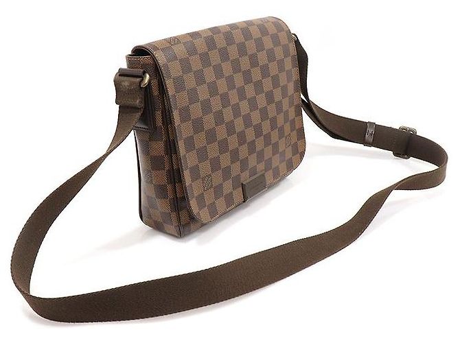 Louis Vuitton Damier Ebène Canvas District PM Crossbody Bag Marron - vue 4