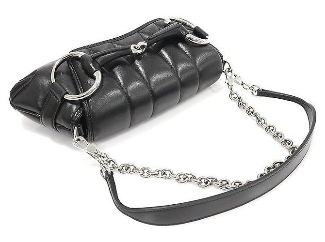 Gucci Kleine schwarze, gesteppte Nappa-Leder-Handtasche mit silberner Pferdebit-Kette - Ansicht 4
