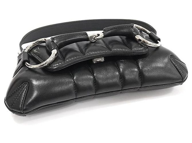 Gucci Kleine schwarze, gesteppte Nappa-Leder-Handtasche mit silberner Pferdebit-Kette - Ansicht 5
