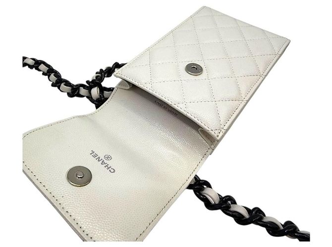 Chanel Borsa a tracolla con catena per telefono classica Caviar Season bianca Bianco - vista 7