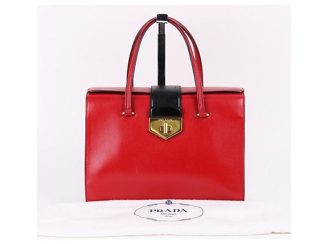 Prada Rote Leder-Tote mit goldenen Akzenten - Ansicht 10