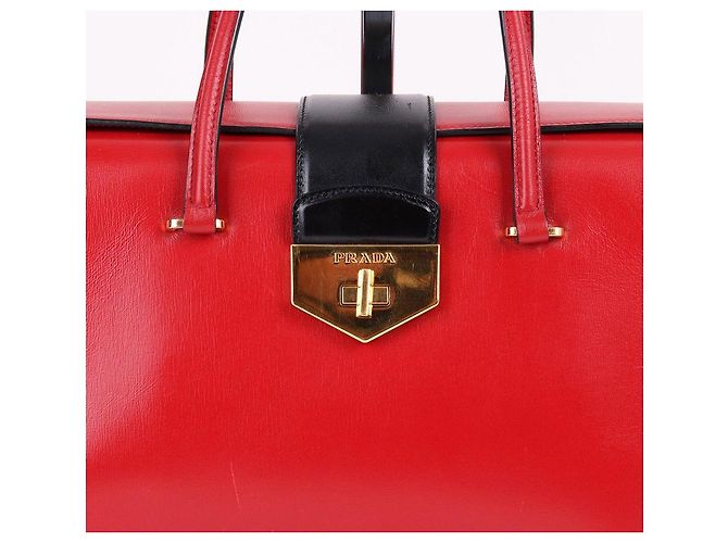 Prada Rote Leder-Tote mit goldenen Akzenten - Ansicht 2