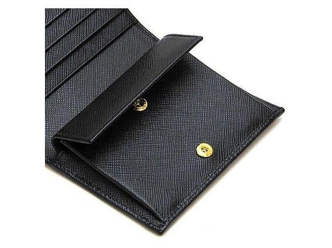 Prada Cartera plegable de cuero Saffiano negro con logo triangular QHH - vista 5